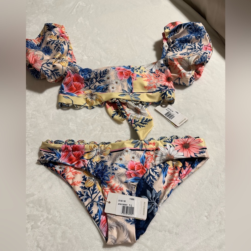 Agua Bendita bikini with reversible bottoms! It is beautiful!